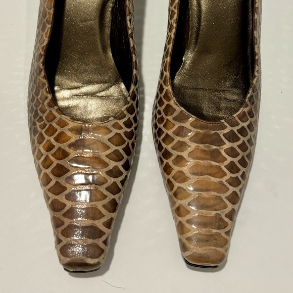 Stuart Weitzman Women’s Brown Heel - Picture 2 of 4